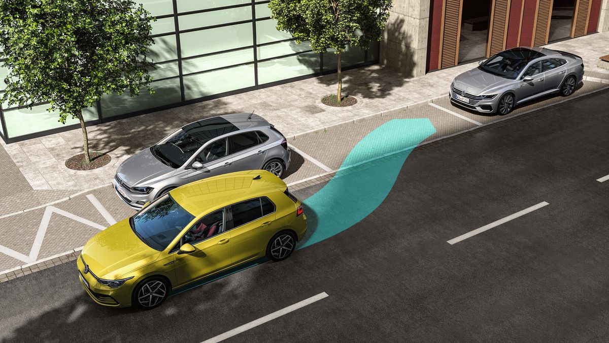 Driver Assistance | How Park Assist Works An image depicting a yellow Volkswagen vehicle doing a parallel parking in between two vehicles at an outdoor urban setting.