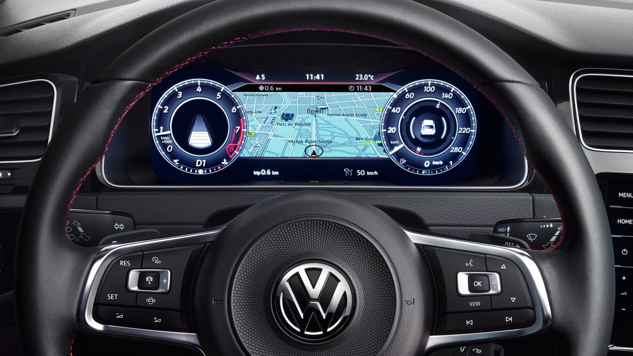 Cockpit | Active Info Display A close-up look on the Volkswagen digital cockpit highlighting the driver's Active Info Display.